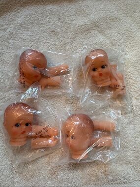 Vintage Thumbsucker baby doll heads with hands. Set of 4 Made in Hong Kong New